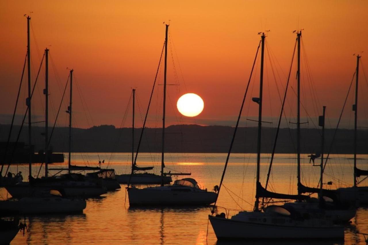 Ynys Lawd, Holyhead Marina Apartment Exterior photo