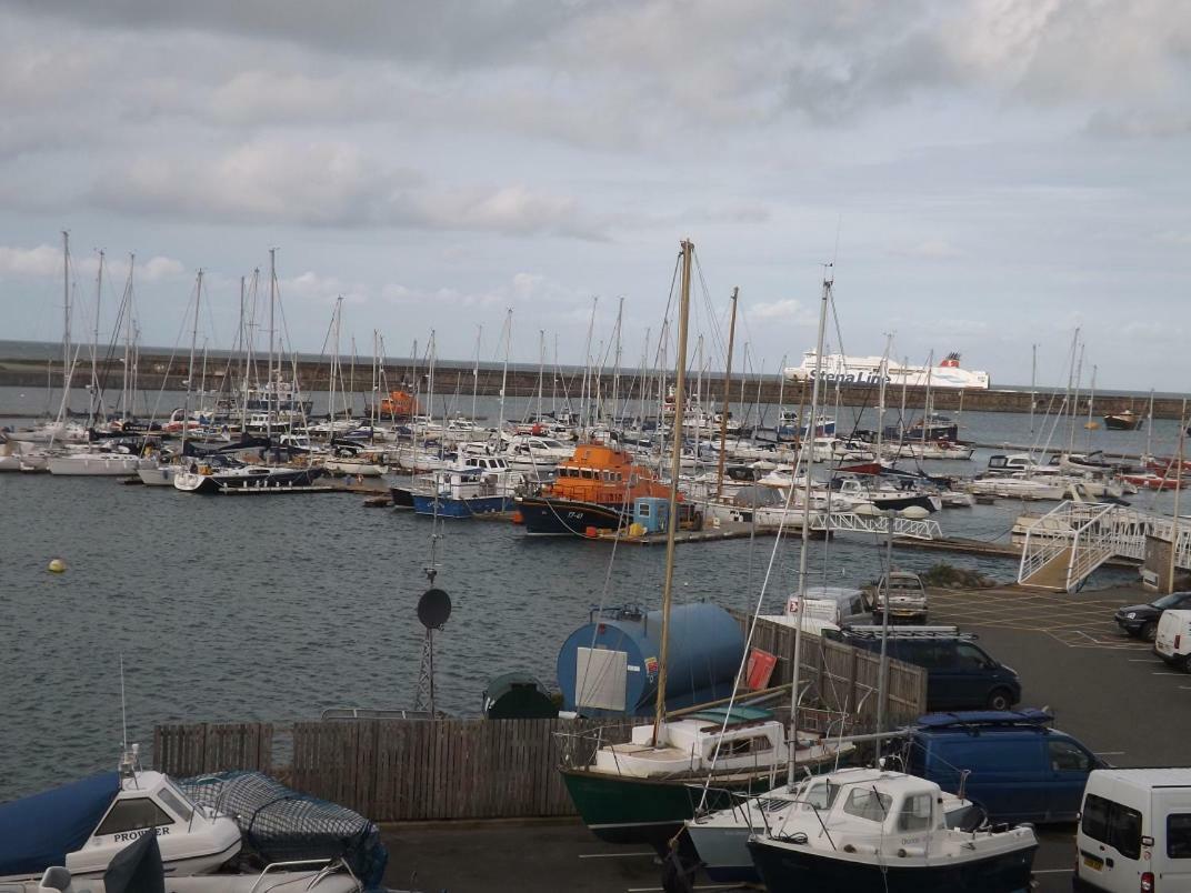 Ynys Lawd, Holyhead Marina Apartment Exterior photo
